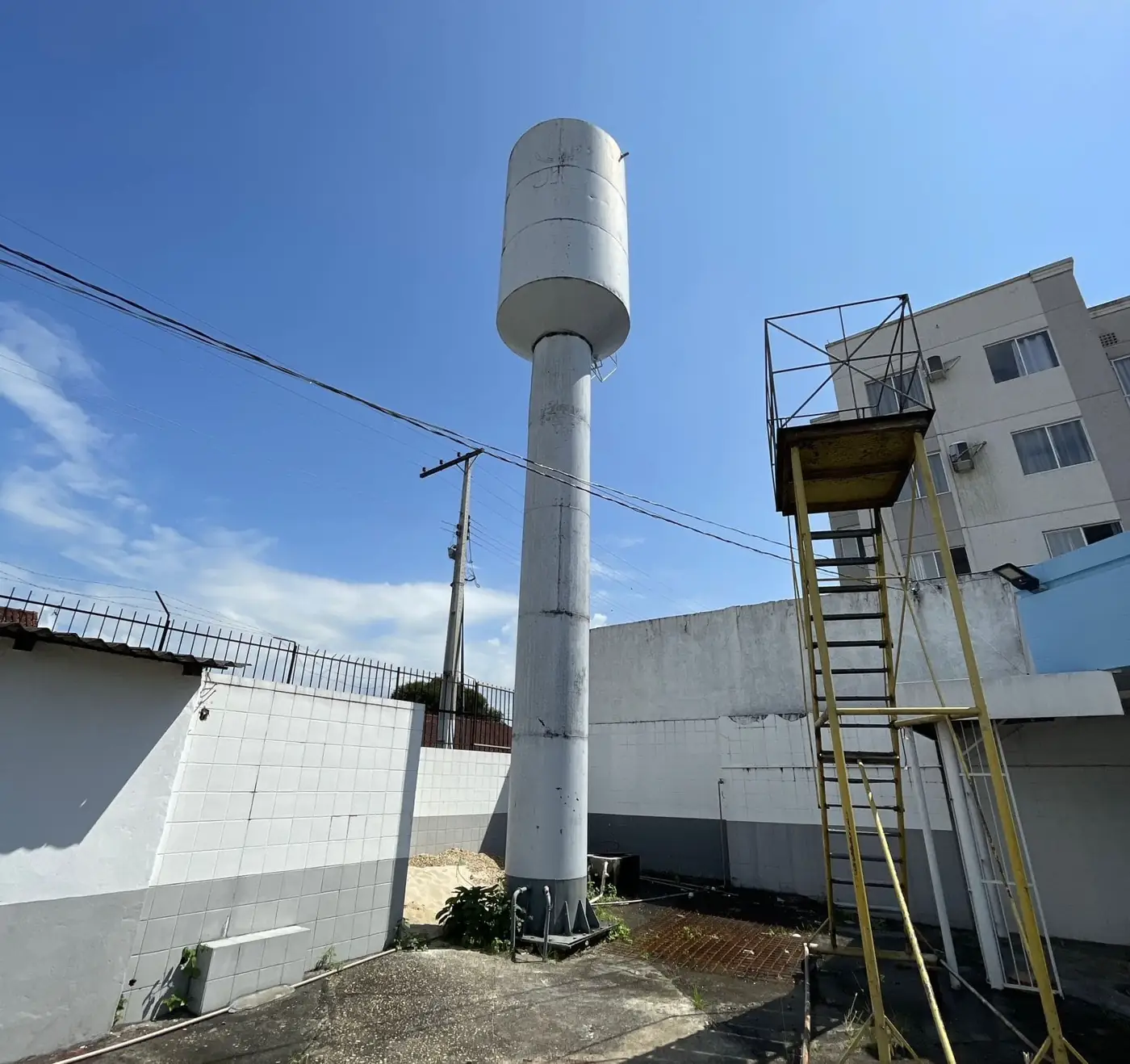 Torre de reservação de água em empreendimento vistoriado pela FRTB